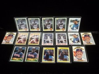 17 Vintage Reggie Jackson Baseball Cards