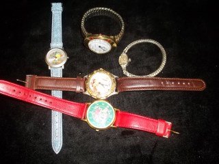 5 Watch Lot Bulova: 1 bulova, all as is, need batteries
