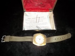Old Timex Watch In Box: not sure if it works