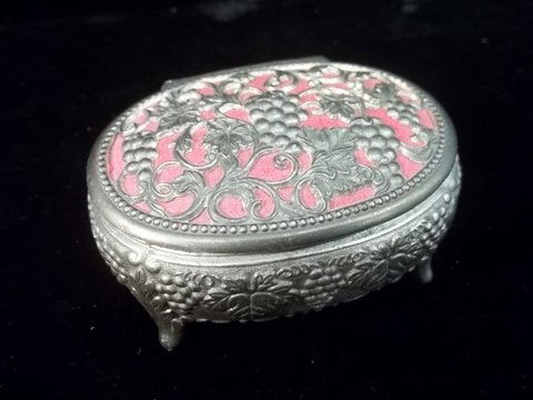 Nice Old Grape Pattern Jewel Box: Nice