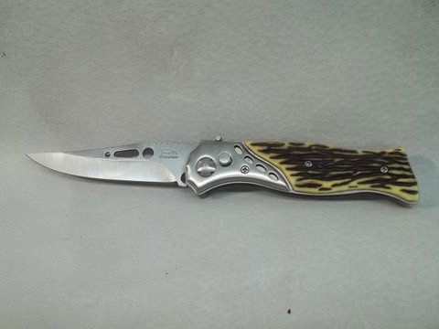 Button Action Knife: Button Action Knife