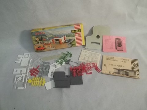 Vintage Faller Shell Station Model Kit: Not sure if it is complete