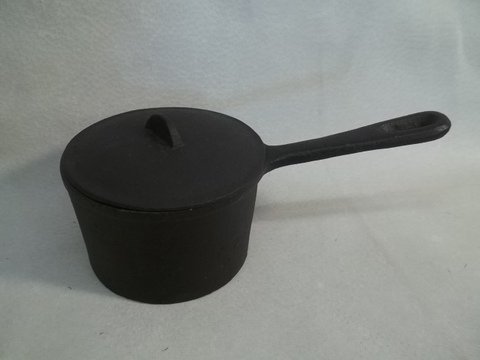 Cast iron Griswold Pot 8 Inch