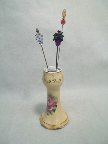 Nippon Hat Pin Hold w 3 Hat Pins HP