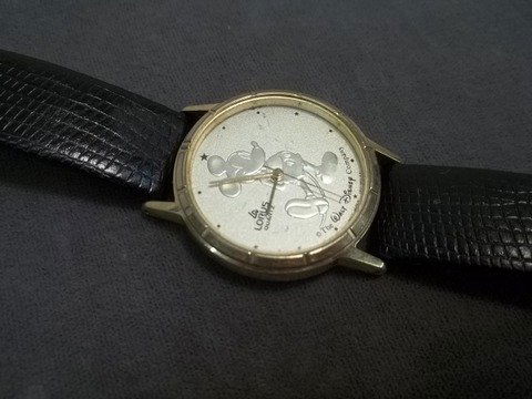 Vintage Lorus Walt Disney Mickey Mouse Watch: appears to need batteries