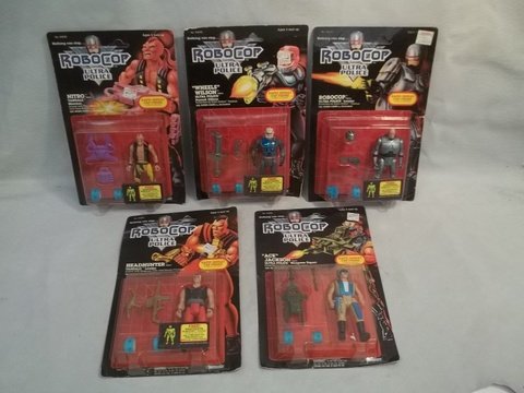 5 1988 Robocop Action Figures MOC: Figures mint on card by Kenner, includes RoboCop and four other figures.