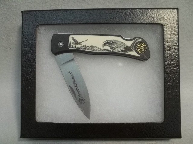 Smith Wesson Eagle Scrimshaw Knife