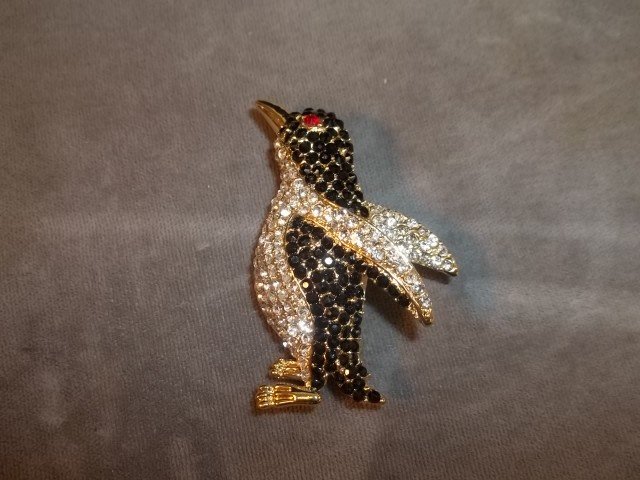 Rhinestone Penguin Brooch Pendant
