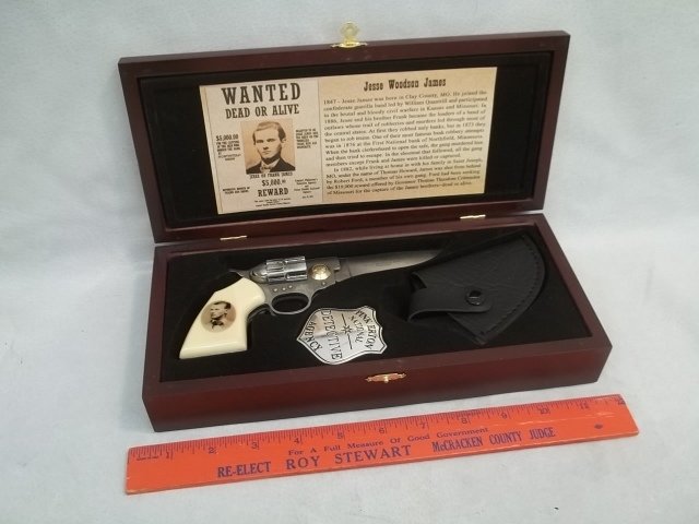 Jesse James Knife Badge Set