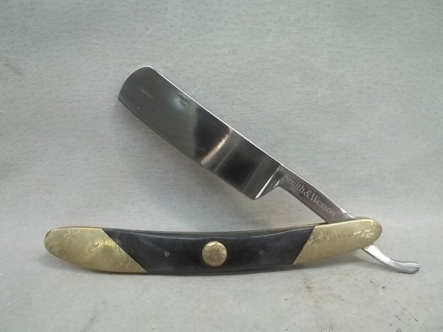 Smith Wesson Straigh Razor: .