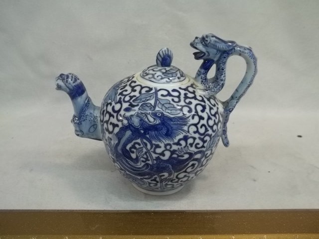 oriental Dragon Fu Dog Tea Pot with lid: .
