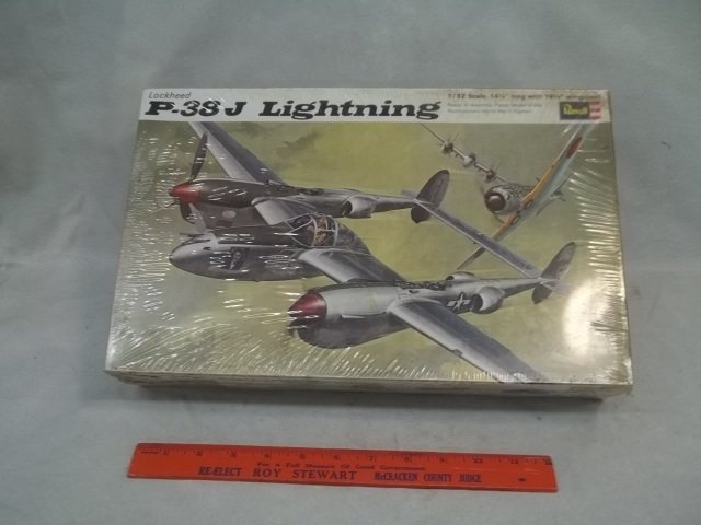 1970 Revell Lightning Model Airplane MISB
