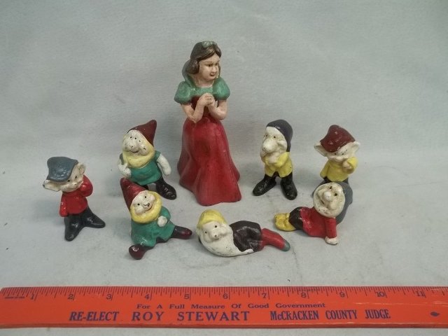 Cast Iron Snow White & The 7 Dwarfs