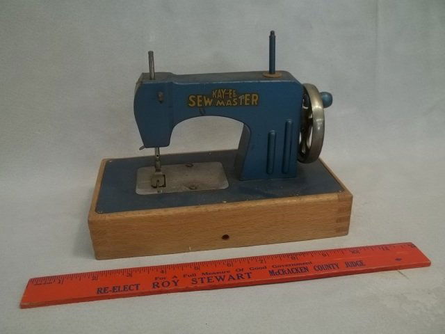 Old KayAnee Sewmaster Jr Sewing Machine