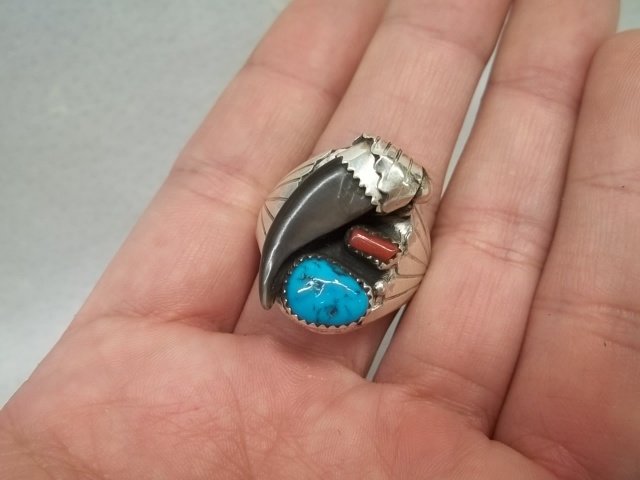 Elaine Sam Navajo Bear Claw Sterling Ring: .