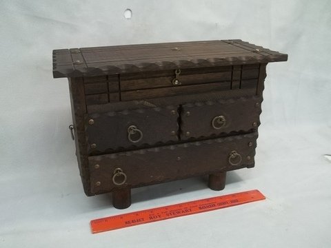 Nice Vintage Folk Art Box: .
