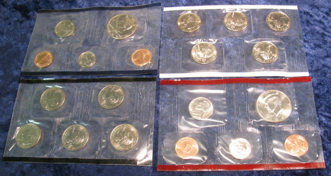 735. 1999 U.S. Mint Set in original cellophane.: 735. 1999 U.S. Mint Set in original cellophane.