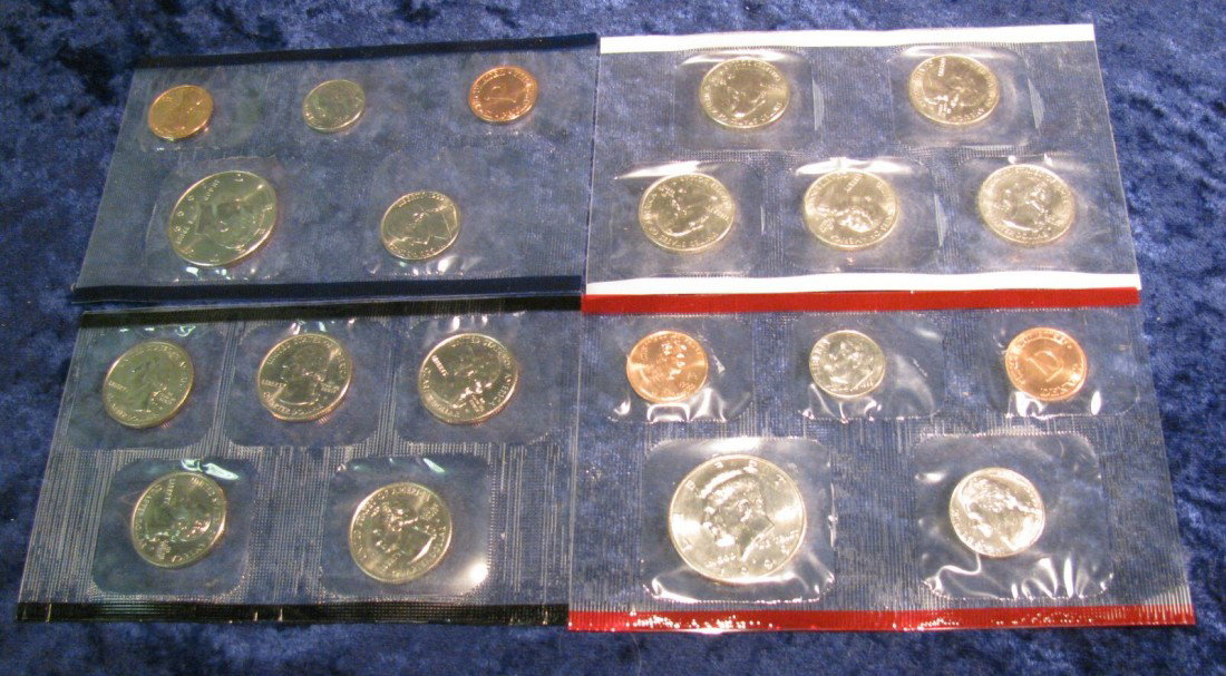 736. 1999 U.S. Mint Set in original cellophane.: 736. 1999 U.S. Mint Set in original cellophane.
