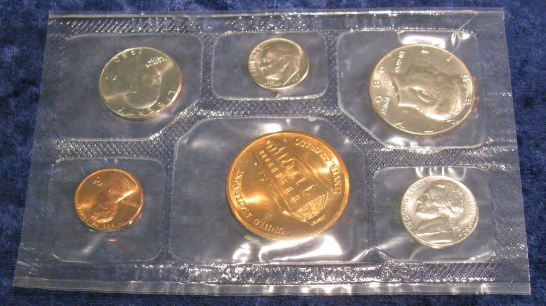 755. 1980 U.S. Denver Souvenir Set of U.S. Coins in ori: 755. 1980 U.S. Denver Souvenir Set of U.S. Coins in original holder.