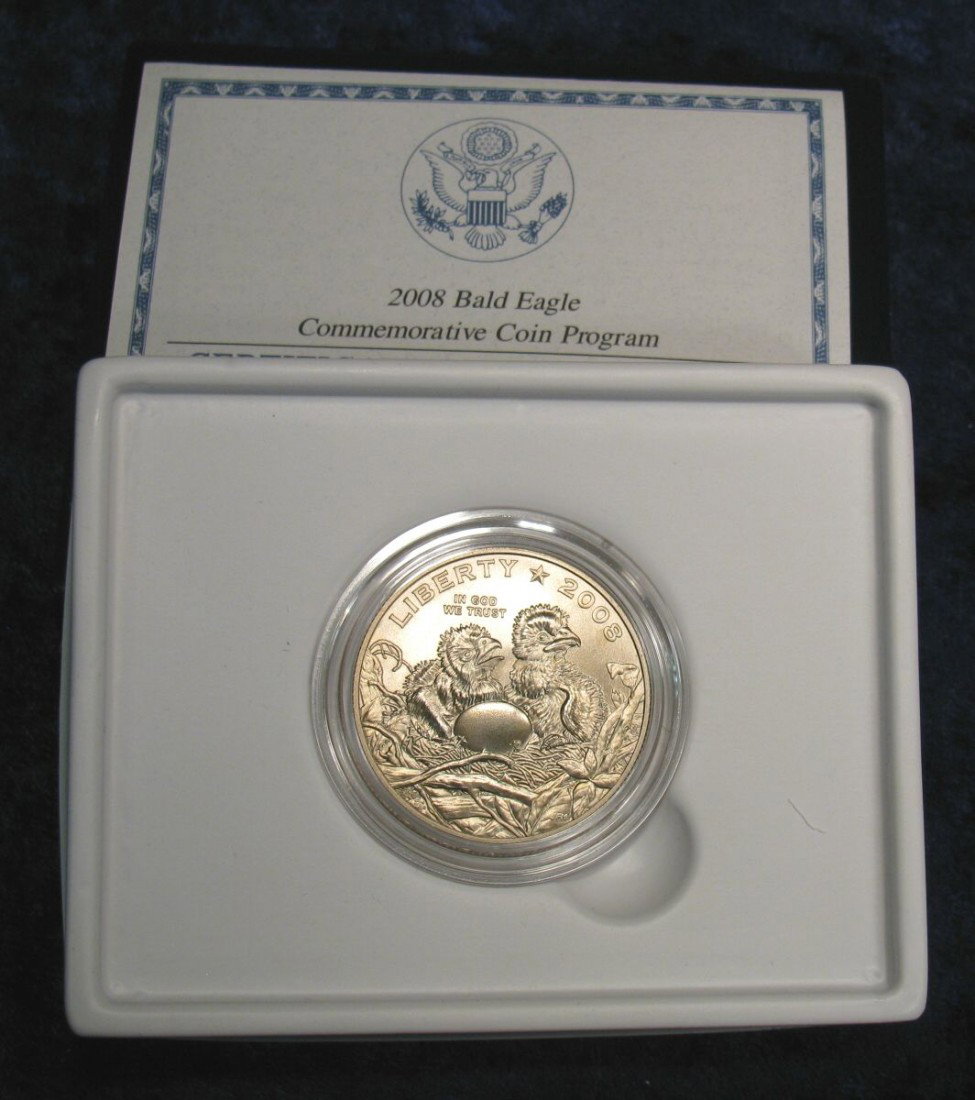 797. 2008 S Unc Challenger/U.S. Bald Eagle Commemorativ: 797. 2008 S Unc Challenger/U.S. Bald Eagle Commemorative Half Dollar. Original as issued.
