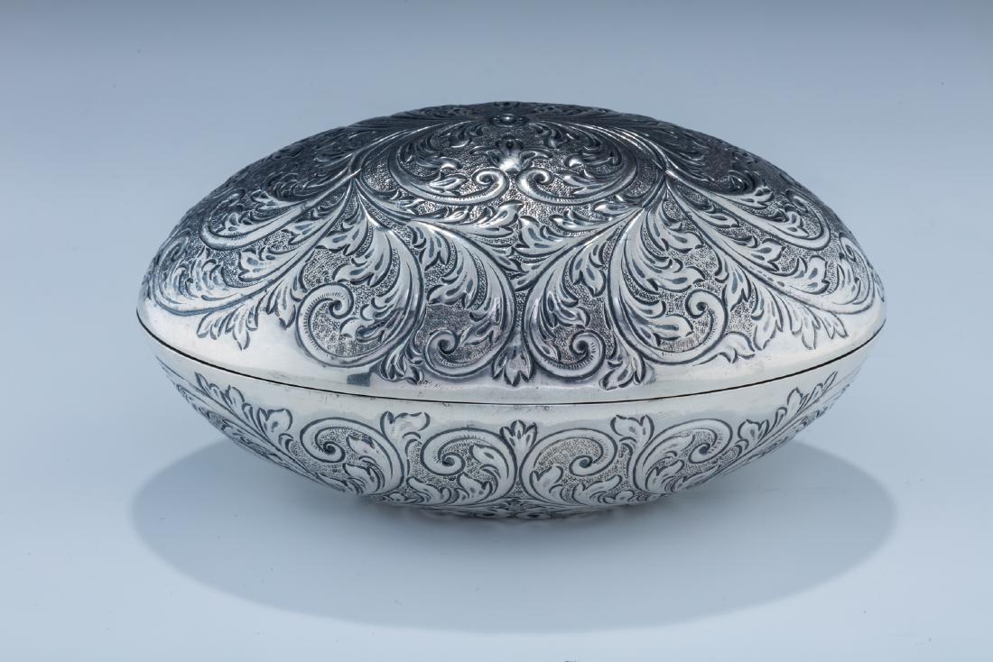 A RARE AND LARGE OVAL SHAPED ETROG BOX. Vienna, c. (1 of 1)