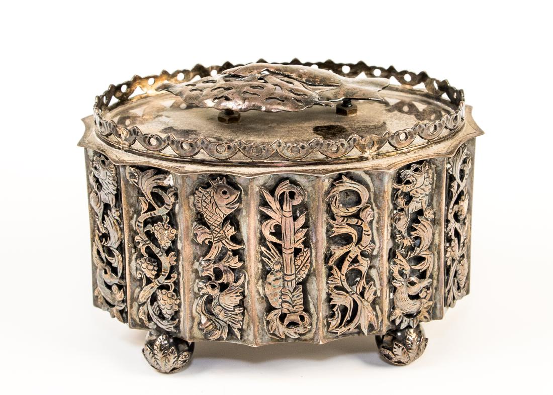 A STERLING SILVER ETROG BOX BY PETER EHRENTHAL. New (1 of 1)