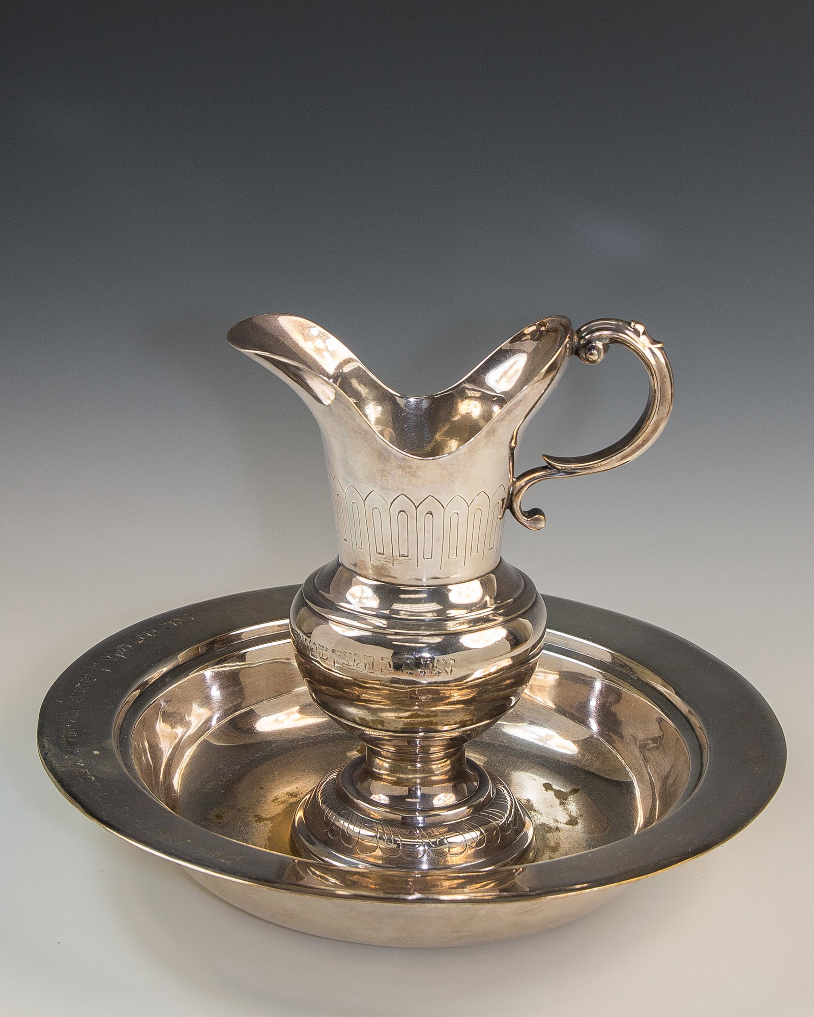 103. A LARGE LAVER AND BASIN.Continental, (1 of 1)