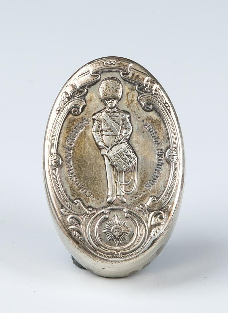 A SMALL STERLING SILVER SNUFF BOX. Probably American, (1 of 1)
