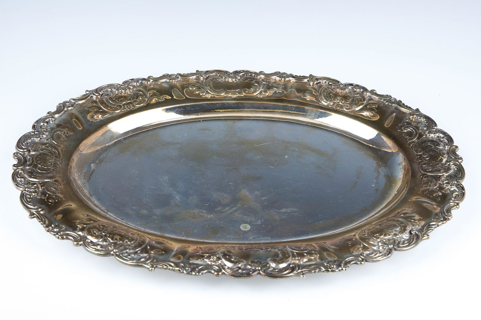 A MASSIVE STERLING SILVER TRAY BY THEODORE B STARR. (1 of 2)