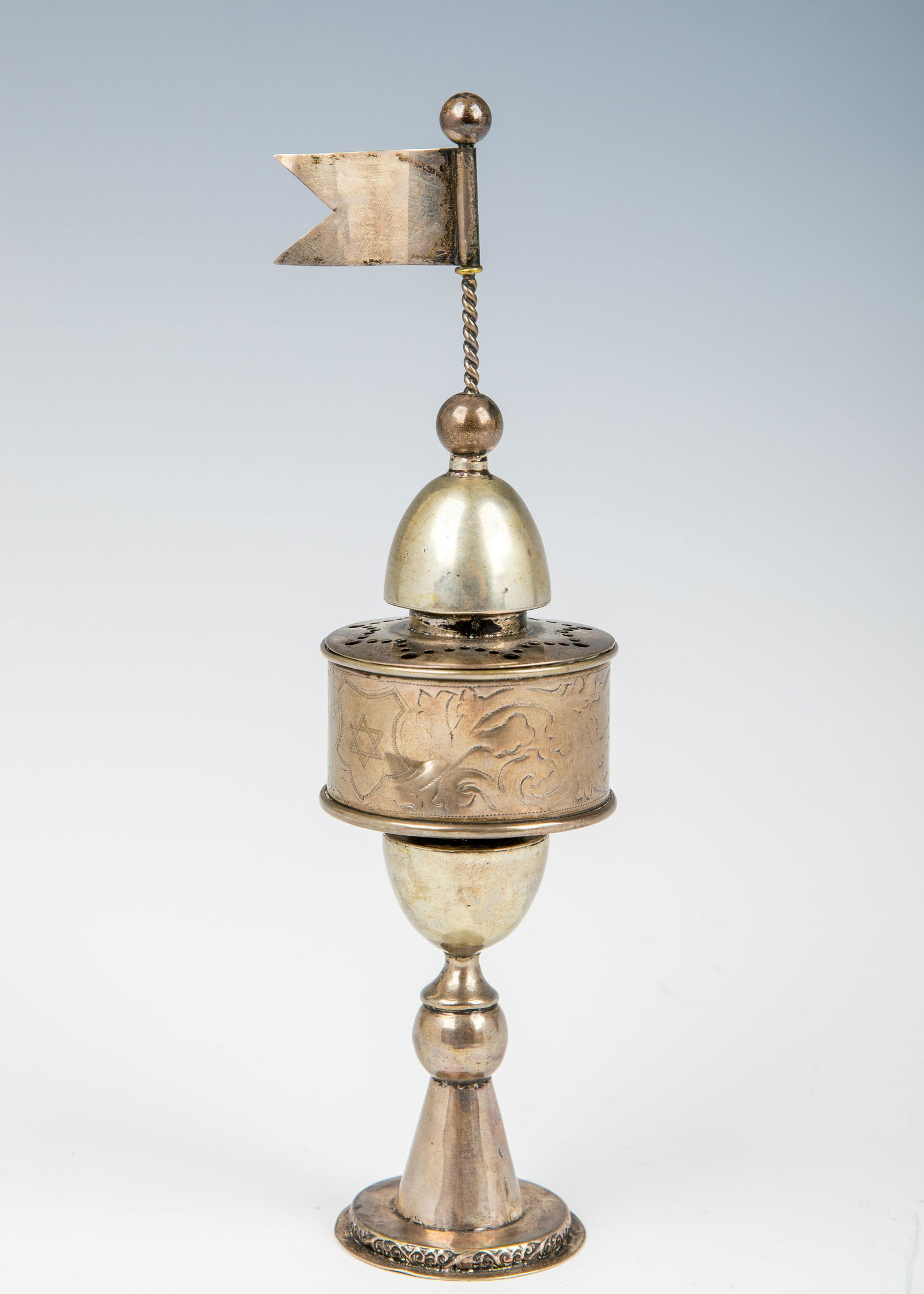 A SILVER SPICE CONTAINER. Late 19th/Early 20th century. (1 of 1)