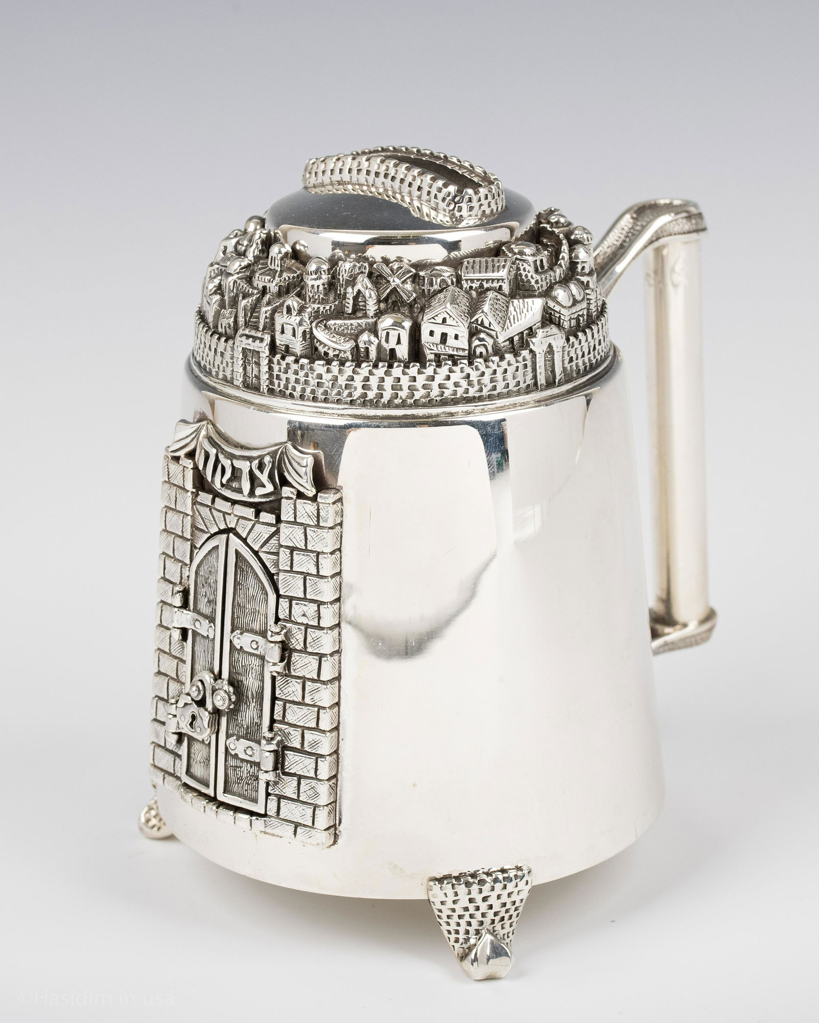 23. A LARGE STERLING SILVER CHARITY CONTAINER BY DABBAH (1 of 1)
