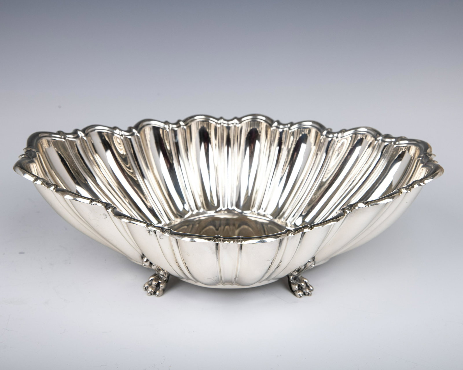 A LARGE STERLING SILVER CENTERPIECE BOWL (1 of 1)