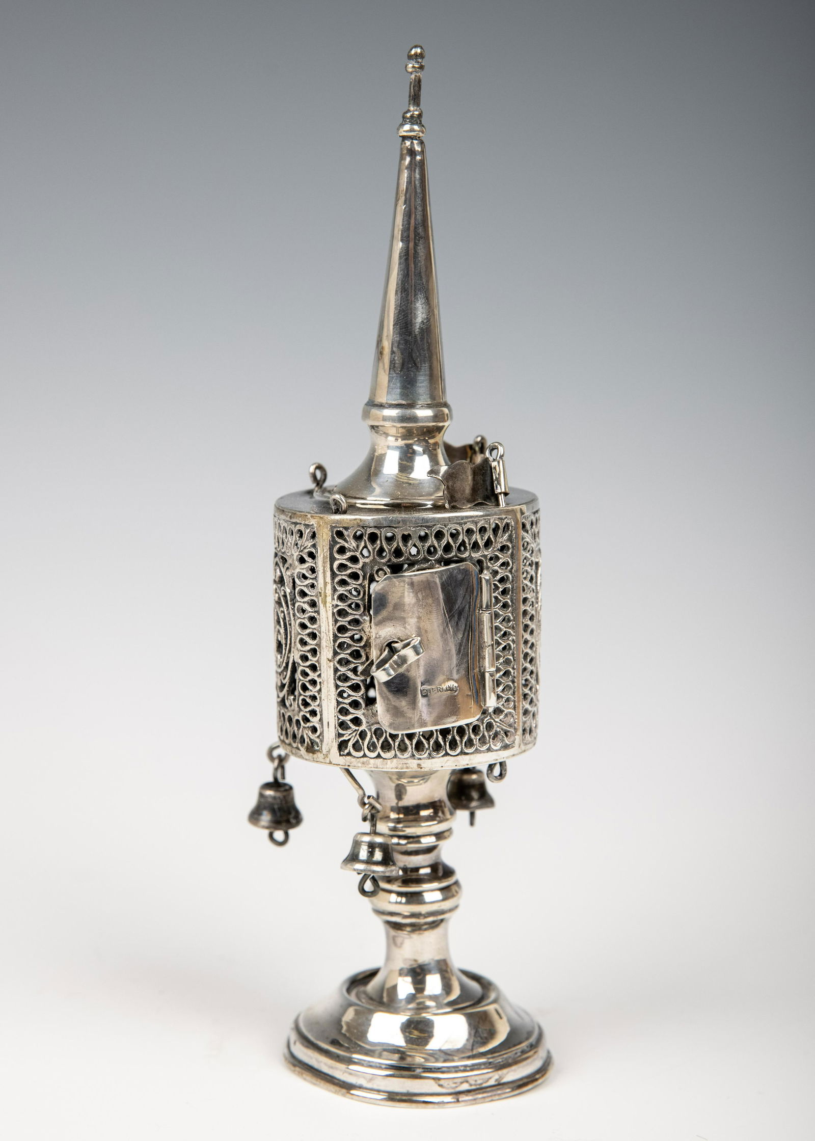 A STERLING SILVER SPICE CONTAINER (1 of 1)