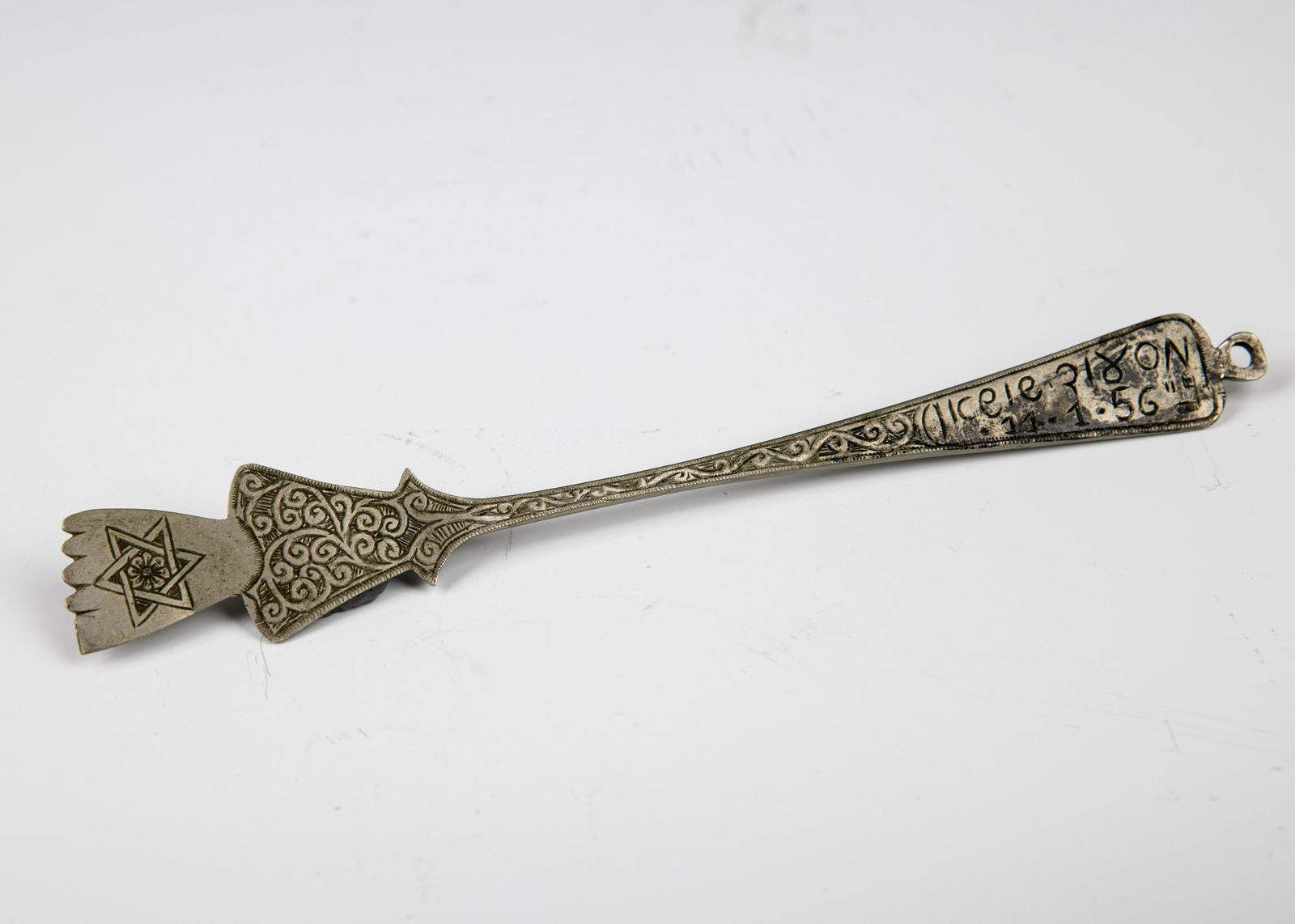 A SILVER TORAH POINTER (1 of 1)