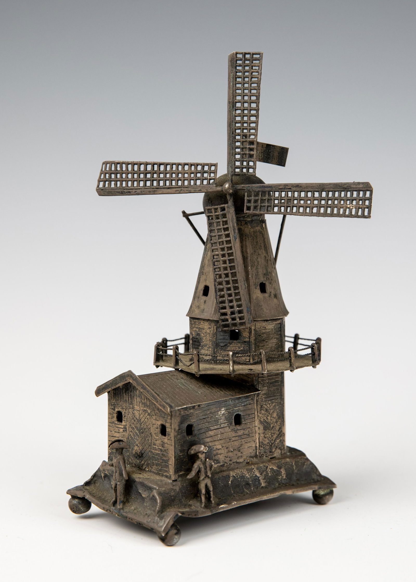 A SILVER WINDMILL SHAPED SPICE CONTAINER (1 of 1)