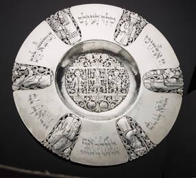 A STERLING SILVER CHALLAH PLATE BY ILYA SCHOR