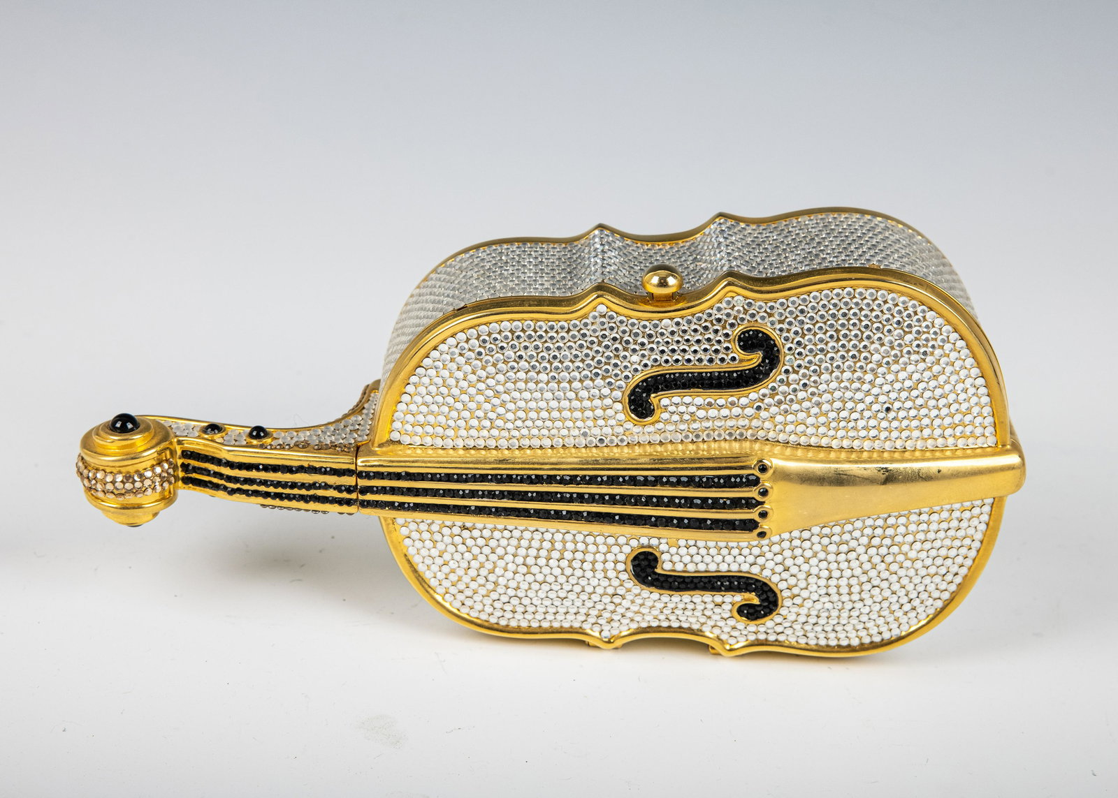 A BEADED HANDBAG BY JUDITH LEIBER (1 of 1)