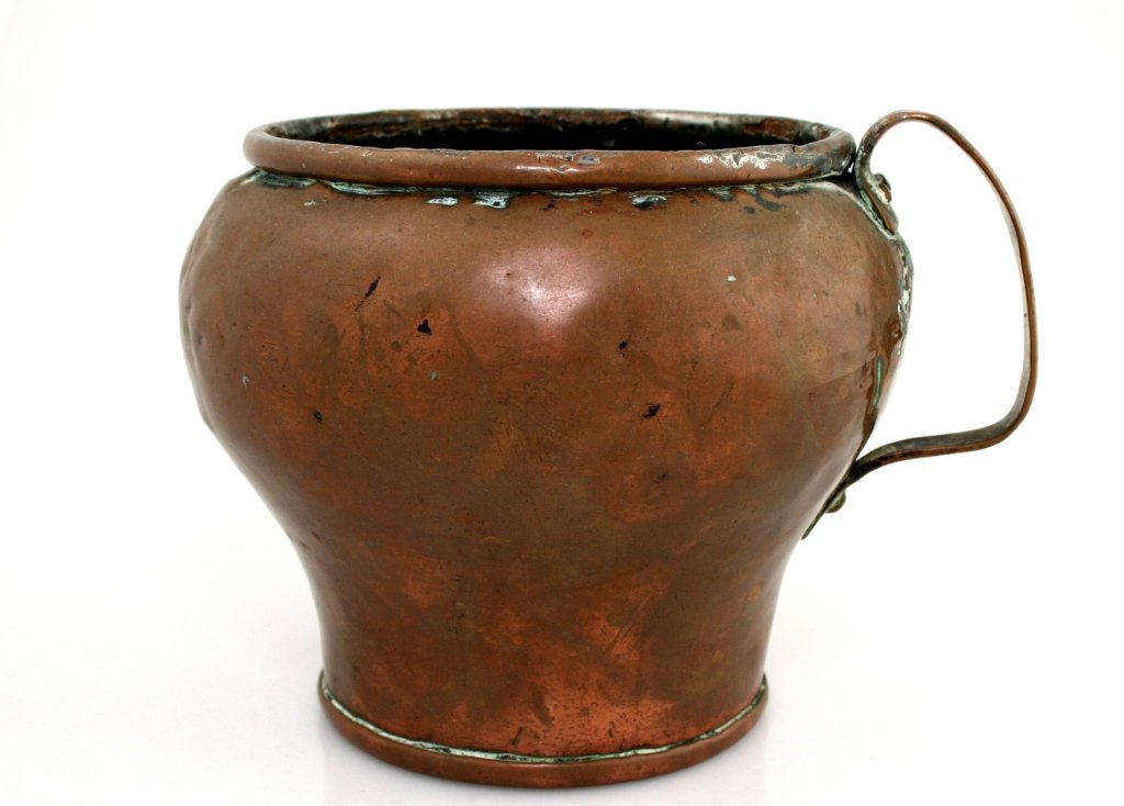 A LARGE COPPER HANDWASHING VESSEL. Poland or Hunga: A LARGE COPPER HANDWASHING VESSEL. Poland or Hungarian, 19th century. Hand wrought with dove tail soldering. 6.2” tall.
