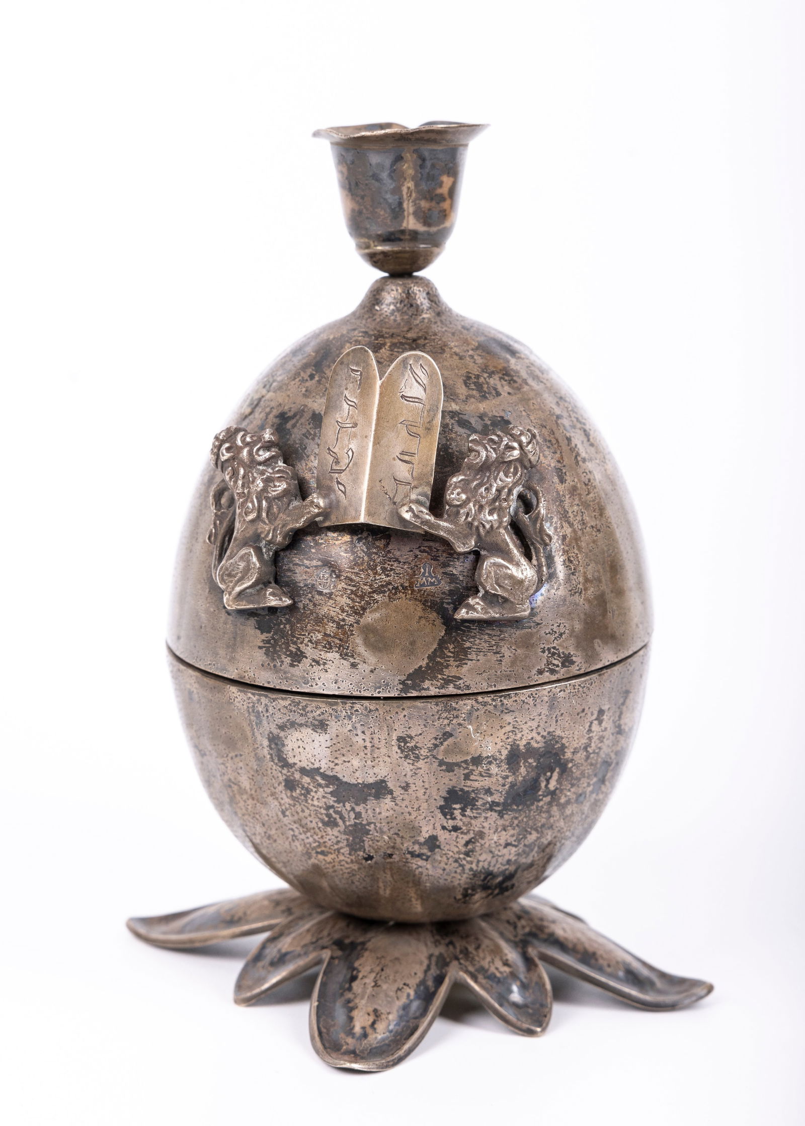 A LARGE SILVER ETROG CONTAINER. Continental, 20th century. On a leafy base in oval form. With (1 of 1)