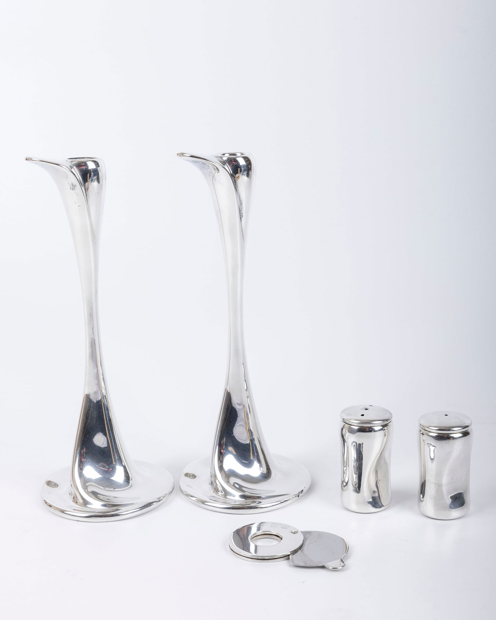 A PAIR OF STERLING CANDLESTICKS BY ELSA PERETTI FOR TIFFANY and a pair of salts shakers and cigar cu (1 of 5)