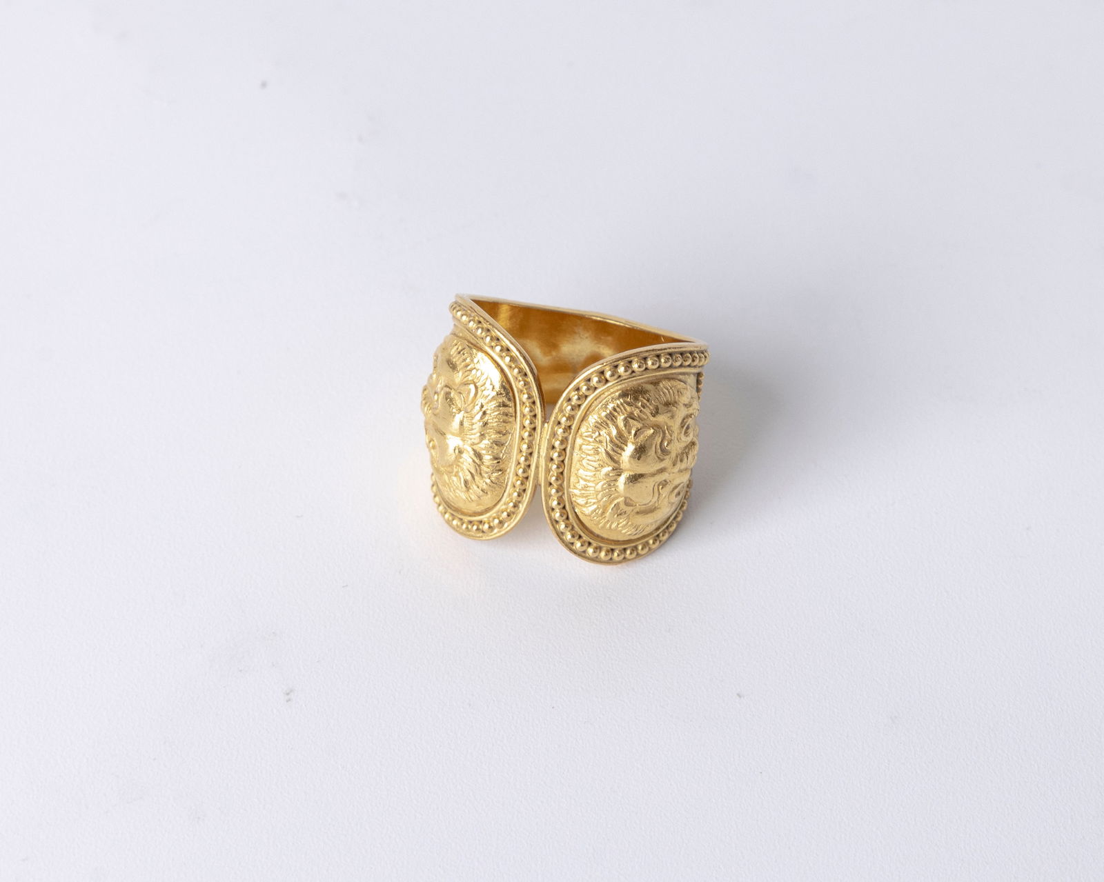 AN 18K GOLD LADIES DOUBLE LION RING. Tapering from 19.78mm to 91.5mm. Marked GREECE. Weight is 6.0 d (1 of 7)
