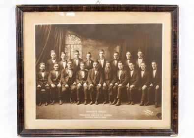 THE CLASS PHOTOGRAPH OF THE GRADUATING CLASS OF THE RABBINICAL COLLEGE OF AMERICA. New York, 1923.