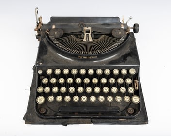 AN ANTIQUE YIDDISH TYPEWRITER BY REMINGTON. American, c. 1909. Large model with Yiddish keys.
