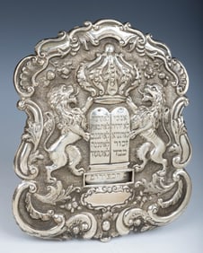A SILVER TORAH SHIELD. Vienna, c. 1880. Traditional form. Decorated with two lions flanking a