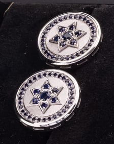 A PAIR OF 14K WHITE GOLD ISRAELI FLAG CUFFLINKS. Israel, modern. Decorated with hand cut blue