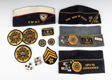 A COLLECTION OF JEWISH WAR VETERAN ITEMS. American, 20th century. Including several hats, pins and