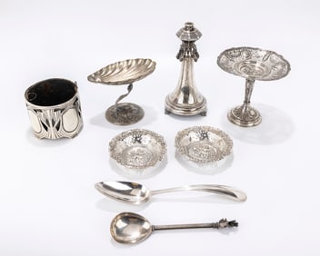 A GROUP OF EUROPEAN SILVER TABLE OBJECTS. C. 1900. Including 800 and 830 quality silver. This lot