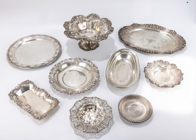 A GROUP OF AMERICAN STERLING SILVER TABLEWARE. Including a bread dish by Towle