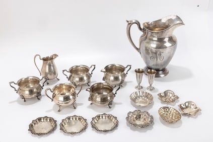 A GROUP OF AMERICAN STERLING SILVER TABLEWARE.