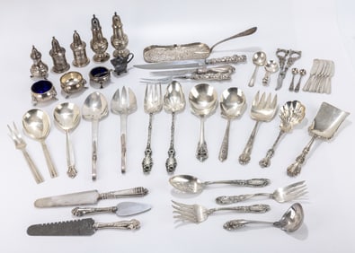 A GROUP OF STERLING SILVER SERVING PIECES.